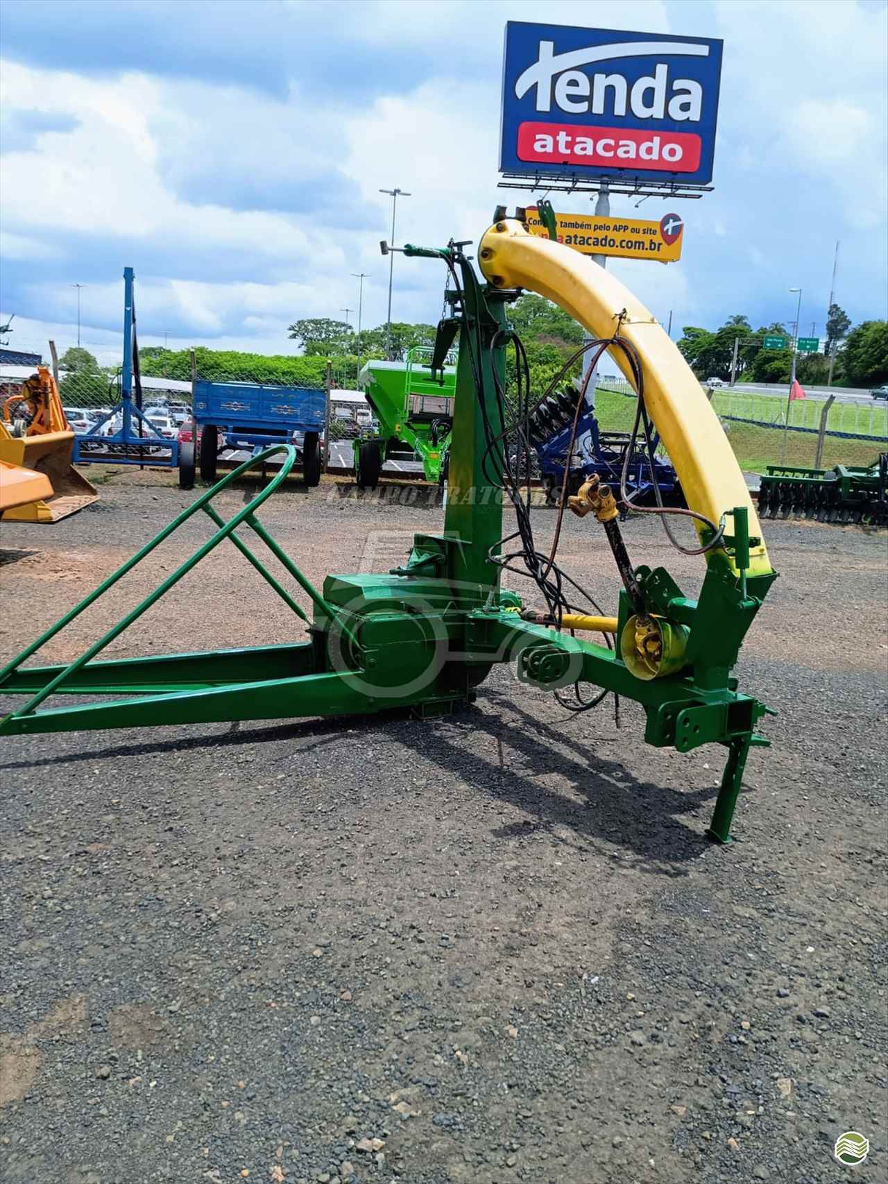 IMPLEMENTOS AGRICOLAS ENSILADEIRA ENSILADEIRA 1 LINHA Campo Tratores SAO CARLOS SÃO PAULO SP